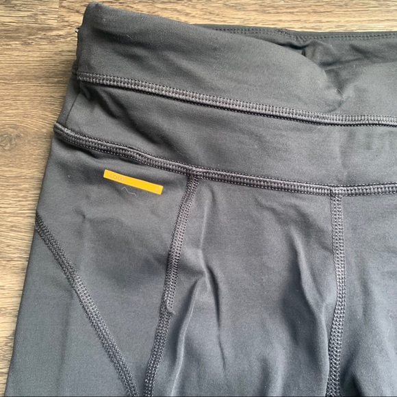 Lole Black high waisted Mesh Paneled Crop Leggings - Picture 3 of 6